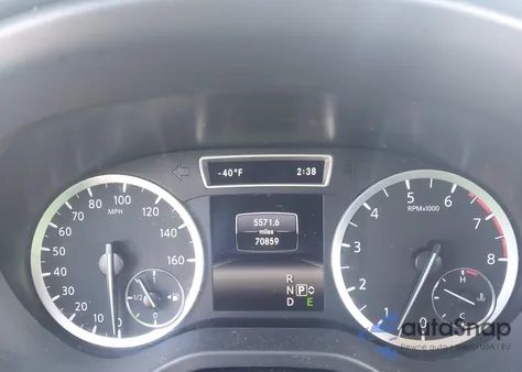 2017 Infiniti Qx30 Premium z USA, uszkodzony, nr VIN SJKCH5CP1HA028551